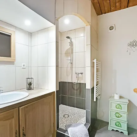 2 Bedroom Gorgeous In 公寓 *